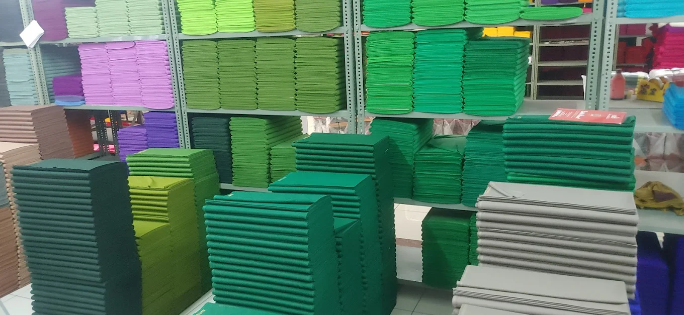 Folded Rubia lining fabric for wholesale matching centres
